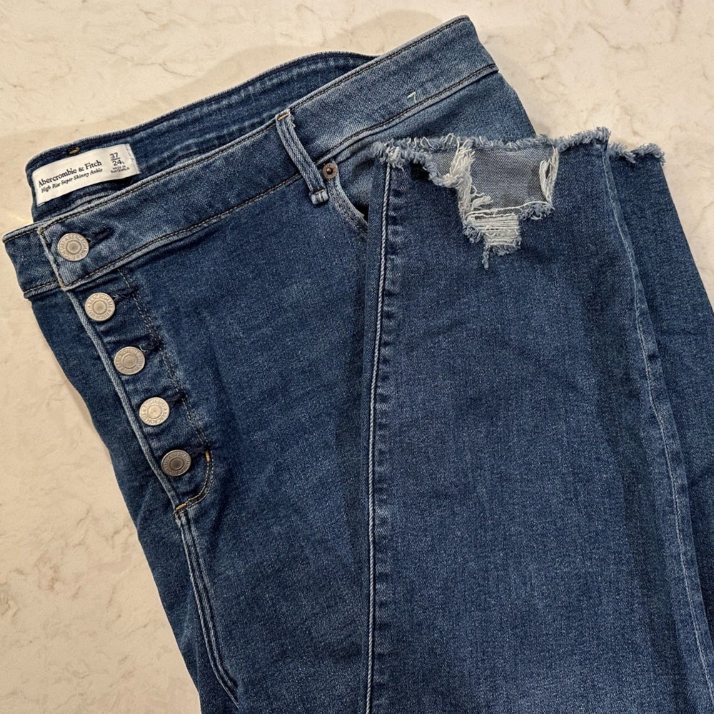 37/24L : Abercrombie & Fitch High Rise Super Skinny Ankle jeans